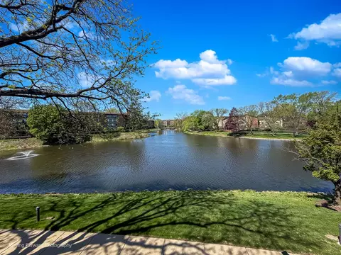 14 Kyle Ct, Willowbrook, IL 60527 photo 2