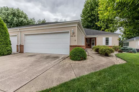 236 Hideaway Dr #2R, Princeton, IL 61356
