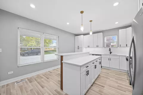 Kitchen - 209 N Hunter St, Thornton, IL 60476 photo 2 of 4