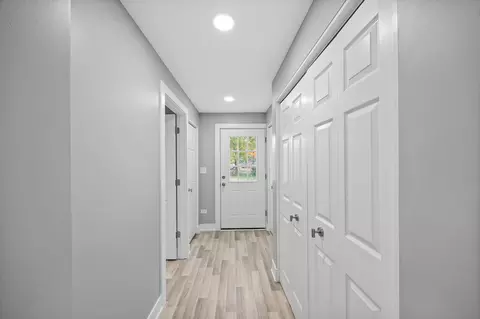 Entry Way - 209 N Hunter St, Thornton, IL 60476 photo 2 of 3