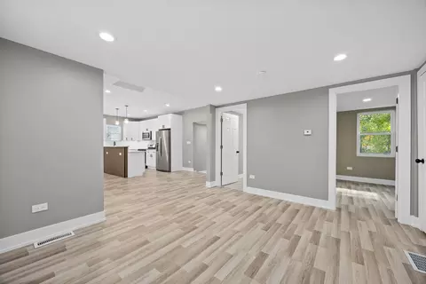 Living - 209 N Hunter St, Thornton, IL 60476 photo 2 of 3