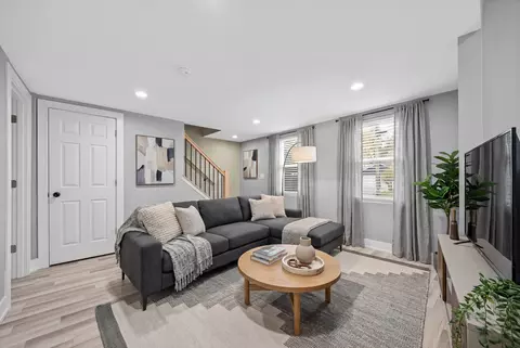Living - 209 N Hunter St, Thornton, IL 60476 photo 1 of 3