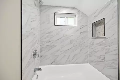 Bath - 209 N Hunter St, Thornton, IL 60476 photo 3 of 3