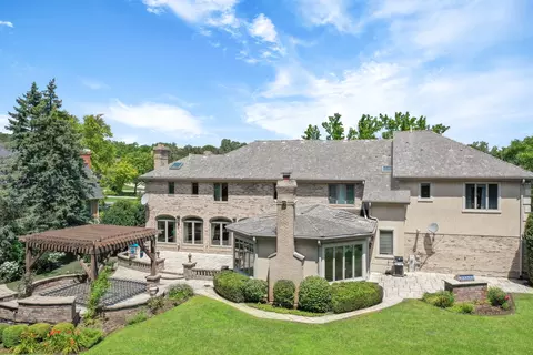 6447 Manor Dr, Burr Ridge, IL 60527 photo 4
