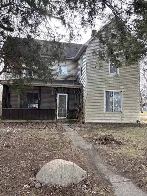 105 W Adams St, Pesotum, IL 61863
