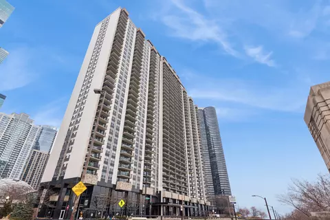 400 E Randolph St #3002, Chicago, IL 60601