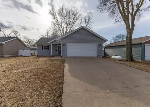 603 4th St, Camanche, IA 52730