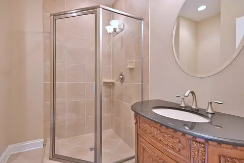 Bath - 127 N Walnut St #3D, Itasca, IL 60143 photo 4 of 4