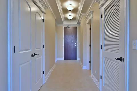 Entry Way - 127 N Walnut St #3D, Itasca, IL 60143 photo 6 of 6