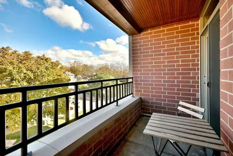 Exterior - 127 N Walnut St #3D, Itasca, IL 60143 photo 3 of 8