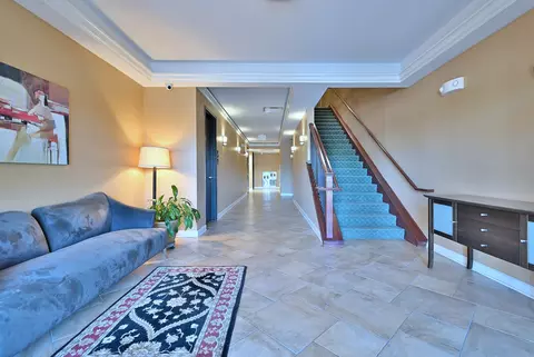 Entry Way - 127 N Walnut St #3D, Itasca, IL 60143 photo 2 of 6