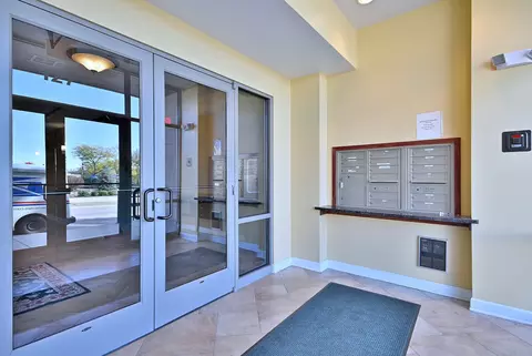 Entry Way - 127 N Walnut St #3D, Itasca, IL 60143 photo 1 of 6
