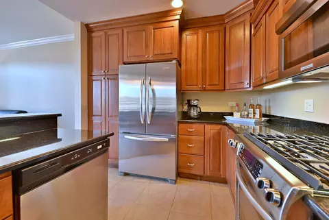 Kitchen - 127 N Walnut St #3D, Itasca, IL 60143 photo 3 of 6