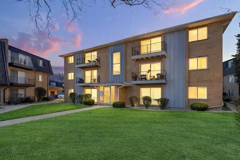 4819 W 109th St #3-103, Oak Lawn, IL 60453