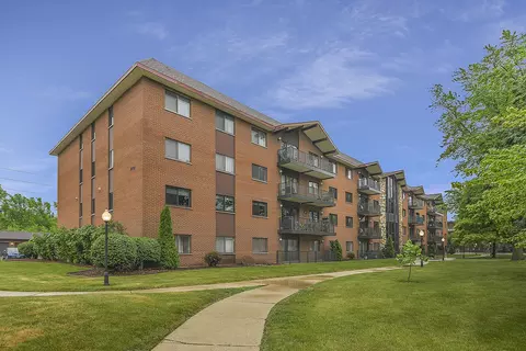 2301 183rd St #401, Homewood, IL 60430