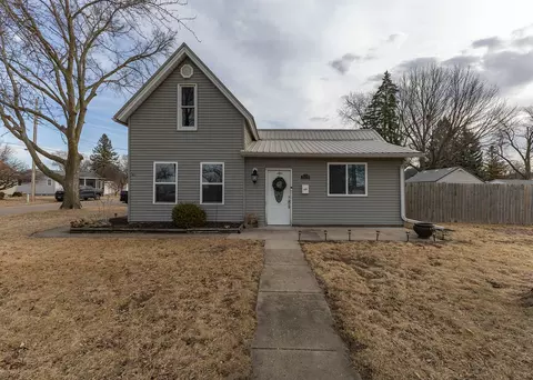 520 9th Ave, Camanche, IA 52730