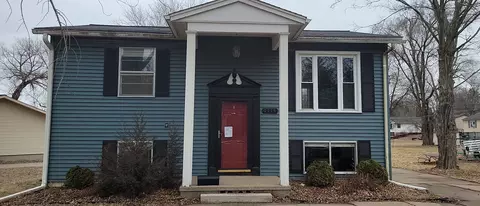 1115 S 12th St, Clinton, IA 52732