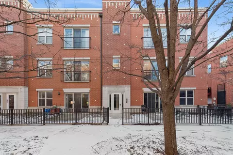 347 E 25th Pl #1E, Chicago, IL 60616