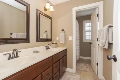 Bath - 2110 Sinclair Ct, Bloomington, IL 61704 photo 2 of 5