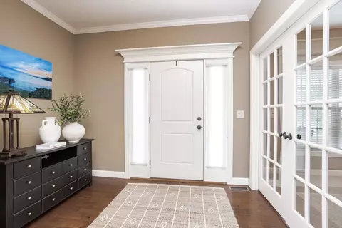 Entry Way - 2110 Sinclair Ct, Bloomington, IL 61704 photo 2 of 6