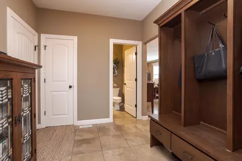Entry Way - 2110 Sinclair Ct, Bloomington, IL 61704 photo 5 of 6