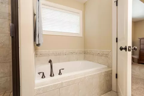 Bath - 2110 Sinclair Ct, Bloomington, IL 61704 photo 4 of 5