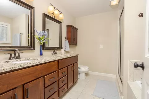 Bath - 2110 Sinclair Ct, Bloomington, IL 61704 photo 3 of 5