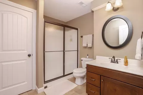 Bath - 2110 Sinclair Ct, Bloomington, IL 61704 photo 5 of 5