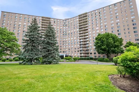 7061 N Kedzie Ave #115, Chicago, IL 60645