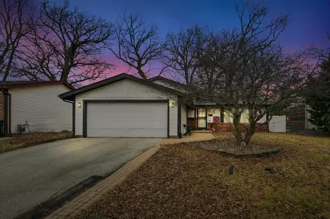 5166 Aldersyde Rd, Oak Forest, IL 60452