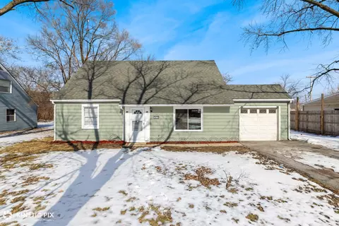 1412 W Broadview Ave, Crete, IL 60417