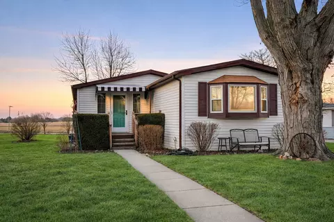 31 Poplar Dr, Sandwich, IL 60548