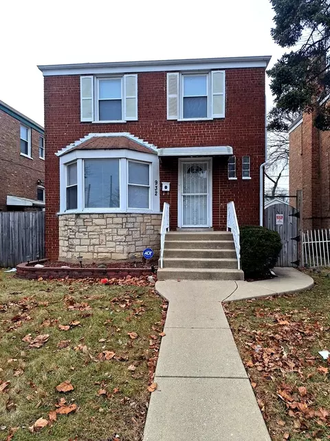 932 Bellwood Ave, Bellwood, IL 60104