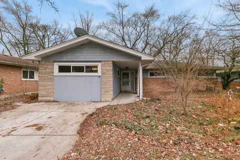 28 W Rocket Cir, Park Forest, IL 60466