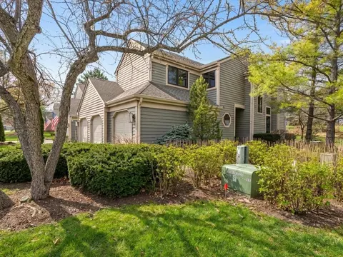 374 White Oak Ln #1190, Lake Barrington, IL 60010