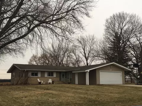 133 Adler Dr, Libertyville, IL 60048