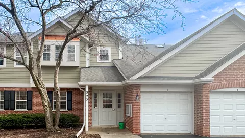 225 Columbia Ct #6, Schaumburg, IL 60193