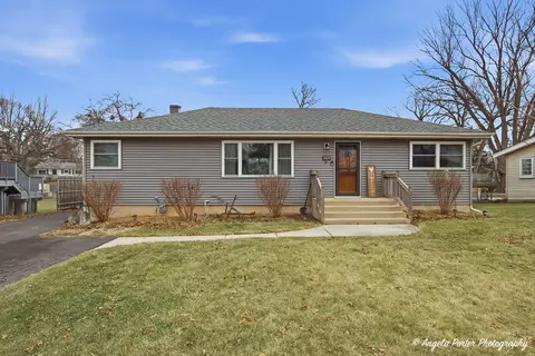 2022 Woodlane Dr, Lindenhurst, IL 60046