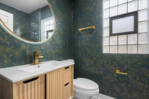 Bath - 602 E 88th Pl, Chicago, IL 60619 photo 1 of 2