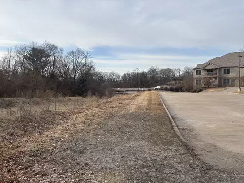 1251 Kimberly Rd, Bettendorf, IA 52722