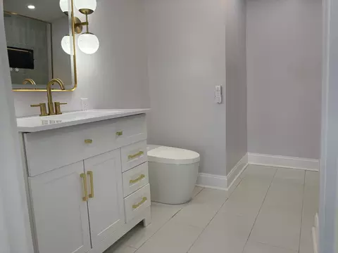 Bath - Undisclosed, Bloomington, IL 61701 photo 1 of 4
