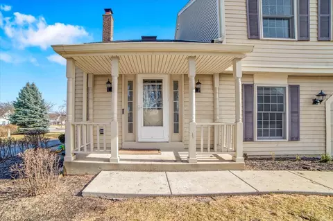 2664 College Hill Cir #381, Schaumburg, IL 60173