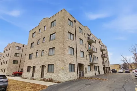 7316 40th St #2E, Lyons, IL 60534