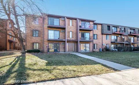 720 N Briar Hill Ln #5, Addison, IL 60101