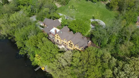 8425 Hickory Ct, Burr Ridge, IL 60527