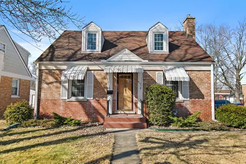 917 N 7th St, Dekalb, IL 60115