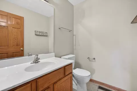 Bath - 550 Madison Ln, Elgin, IL 60123 photo 1 of 6