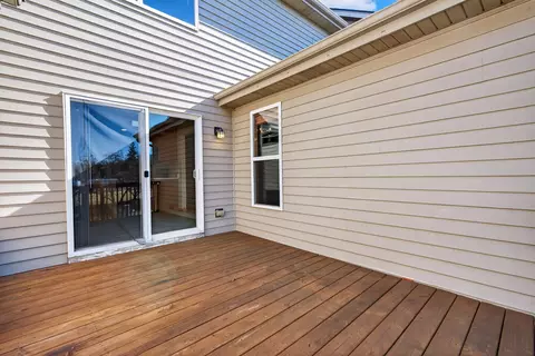 Exterior - 550 Madison Ln, Elgin, IL 60123 photo 3 of 4