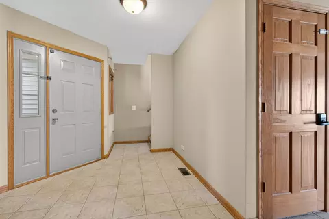 Entry Way - 550 Madison Ln, Elgin, IL 60123 photo 1 of 1