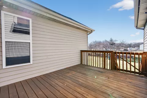 Exterior - 550 Madison Ln, Elgin, IL 60123 photo 4 of 4